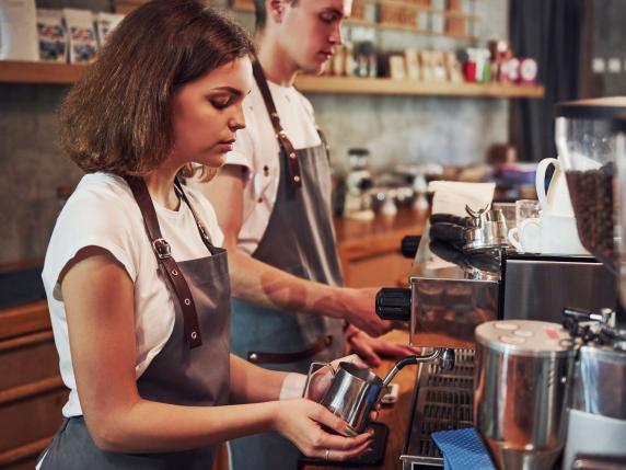 Ddl Lavoro, dai «nuovi stagionali» alle dimissioni in bianco all’apprendistato di 8 anni: cosa cambia davvero