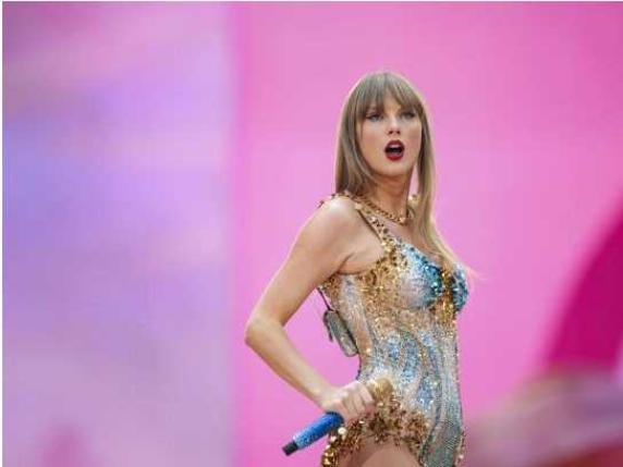 La scorta a Taylor Swift (chiesta dalla mamma) imbarazza i laburisti inglesi