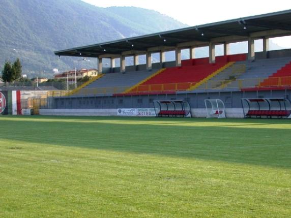 Calcio, record (negativo) per il Costa d'Amalfi in serie D: ha un solo abbonato. E gli spalti sono sempre deserti