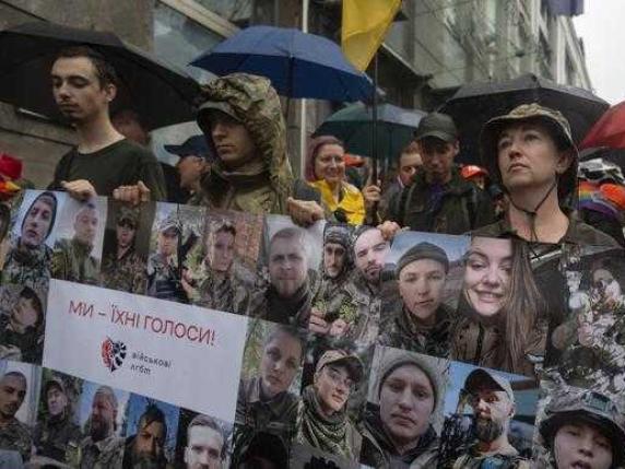 Ucraina, si valuta di abbassare il servizio militare da 25 a 18 anni. Ecco i quattro motivi che frenano Zelensky