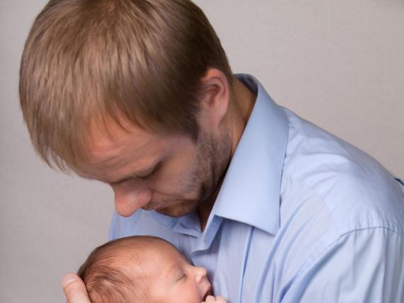 Orari di lavoro, supporto psicologico, congedo per i papà: cosa fanno le imprese e perché sono più avanti della politica