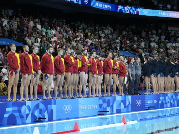 Pallanuoto, Settebello sospeso 6 mesi per la protesta contro gli arbitri alle Olimpiadi a Parigi