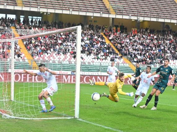 Padova-Feralpi Salò 0-0, la capolista fermata sul pari: in campo Liguori dal primo minuto