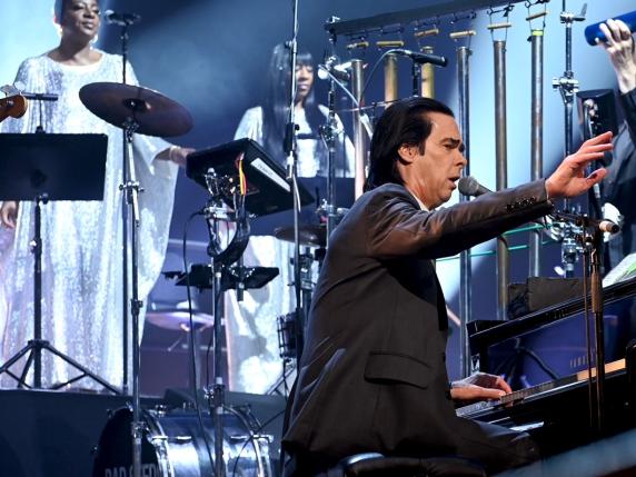 Nick Cave, gioia e dolore per gli 11 mila del Forum di Assago