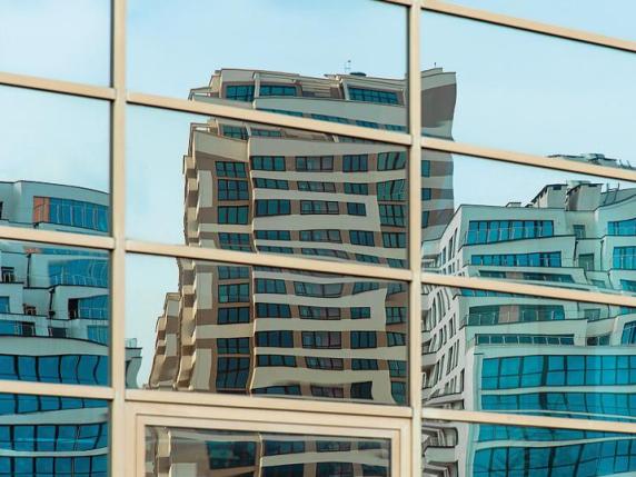 Piano Casa: 100.000 alloggi a prezzi calmierati entro dieci anni, annuncia Meloni