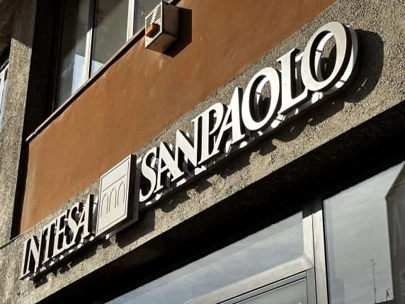 Intesa Sanpaolo prima in Europa per remunerazione degli azionisti, in Borsa in 10 anni +107%