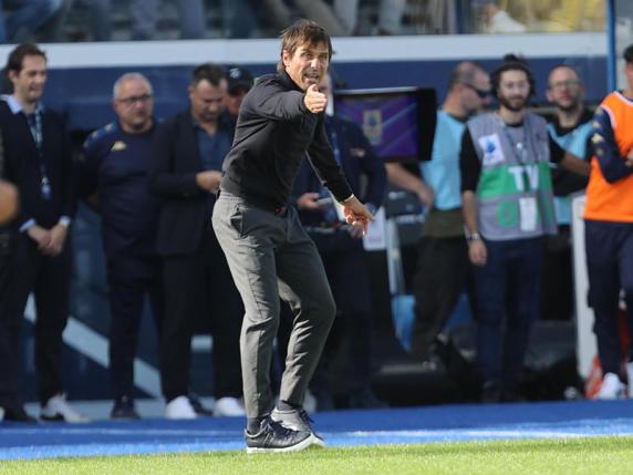 Conte oggi vuole un «altro» Napoli: con il Lecce spazio a Neres e a Ngonge