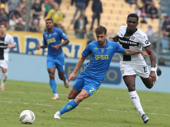 Parma-Empoli, il risultato 1-1: fanno tutto gli emiliani, autogol di Coulibaly, gol di Charpentier, Bonny sbaglia un rigore