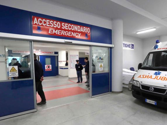 Un uomo e un bambino feriti da proiettili vaganti la sera della Vigilia