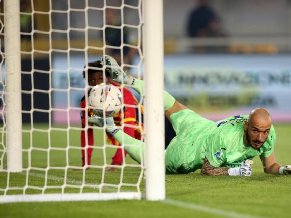 Il Verona perde anche a Lecce ed è in crisi: sconfitta 1-0 con i gialloblù in nove