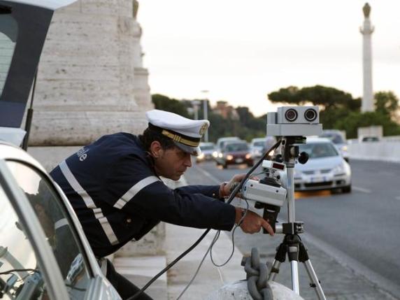 Sicurezza stradale, rapporto Dekra 2024: 456 incidenti e 8 morti al giorno. Servono vie più sicure e a 30 km l’ora