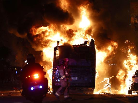 Mlb, incidenti e scontri con la polizia a Los Angeles dopo la vittoria dei Dodgers