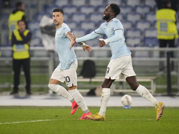 Lazio-Cagliari risultato 2-1: decide Zaccagni con i sardi ridotti in 9