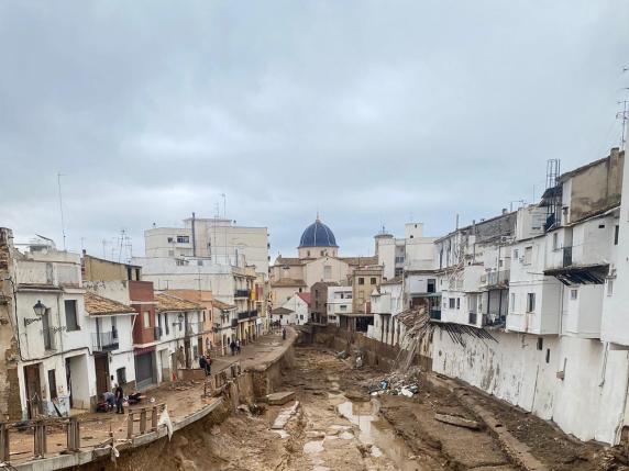 La Dana si abbatte su Barcellona. Valencia, ora è allarme sanitario