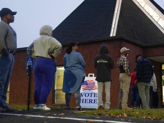 Usa, nuove fake news sugli immigrati haitiani: «Hanno votato illegalmente»