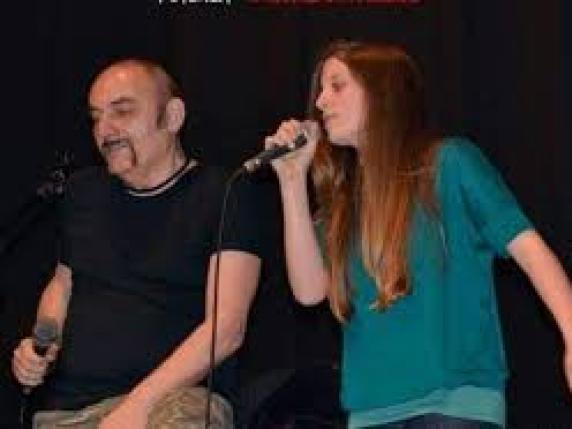 La vita e la carriera di Mango: un cantautore italiano tra musica, famiglia e improvvisa scomparsa