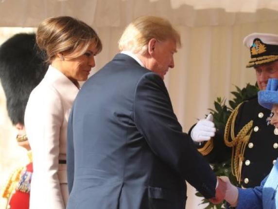 Trump e il principe Harry: «Non lo perdonerò, ha tradito la regina». Ma i Sussex hanno evitato l'endorsement a Kamala