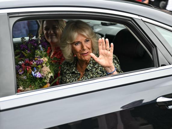 La regina Camilla è ammalata, ancora una defezione per motivi di salute in casa Windsor