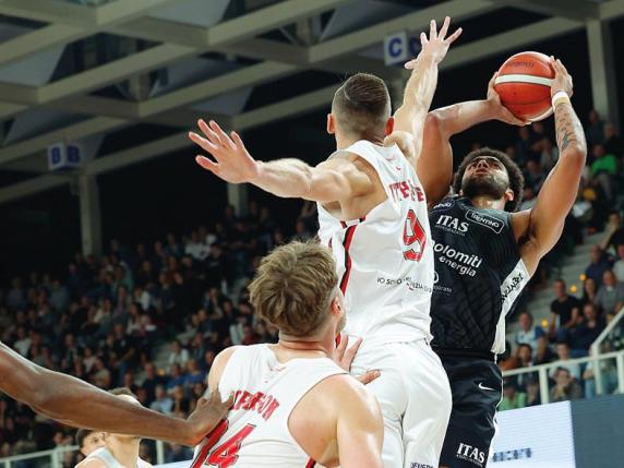 Serie A, Trento-Trieste 76-68: settima vittoria di fila, l'Aquila resta capolista imbattuta