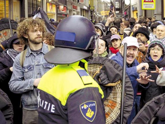 Agguato ai tifosi israeliani, ancora violenze ad Amsterdam: venti arresti al raduno «pro Pal»