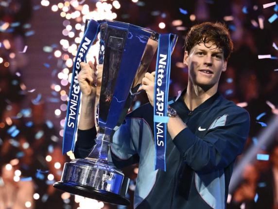 Sinner, il maestro umile che ha vinto le Atp Finals: il raffreddore, la gioia trattenuta. «Il lavoro non finirà mai»