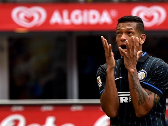 Guarin (ex Inter), la confessione choc: «Cercai di buttarmi dal balcone. Bevevo 70 birre a notte»