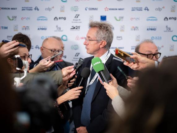 Gaetano Manfredi è presidente Anci. La scelta dei sindaci nell'assemblea al Lingotto di Torino: eletto all'unanimità