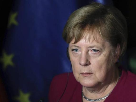 Angela Merkel nel suo libro: «Frenai l'ingresso dell'Ucraina nella Nato»