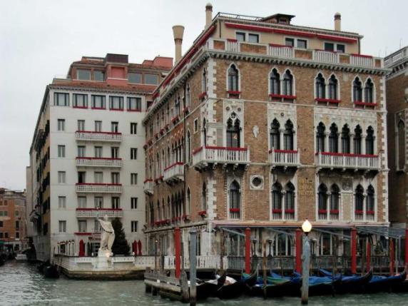 Hotel Bauer, lo storico albergo di Venezia comprato da Mohari: dal poker ai resort in Puglia, chi sono i nuovi proprietari