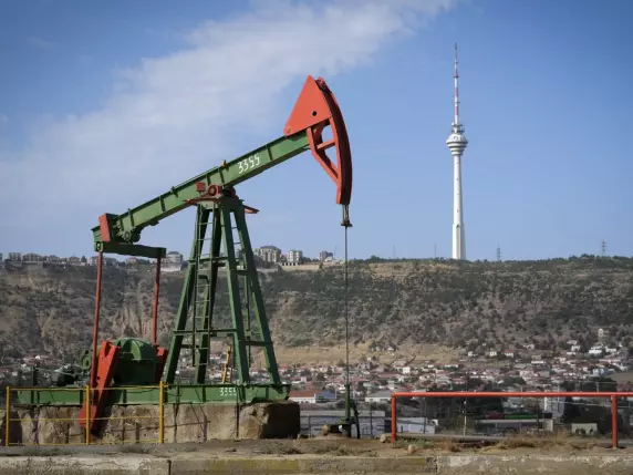 Petrolio, trivelle e propaganda. Il tour green di Baku nel vuoto della COP