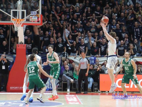 Serie A2, Fortitudo Bologna - Avellino Basket 92-64: l'Aquila domina al PalaDozza, seconda vittoria consecutiva per Caja