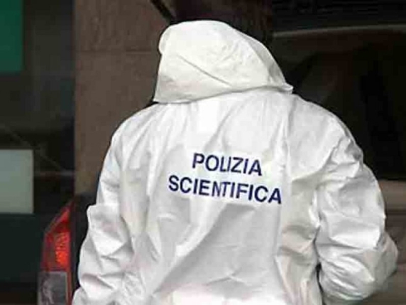 I resti di un feto ritrovati su un marciapiede di Parma: indaga la polizia scientifica I resti di un feto ritrovati su un marciapiede di Parma: indaga la polizia scientifica