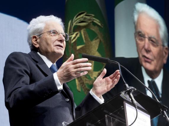 Mattarella: «Magistrati soggetti solo alla legge, rispettino i loro limiti»