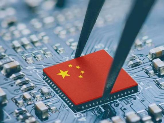 La guerra dei microchip: dopo la stretta Usa, la Cina blocca l'export delle materie prime tech