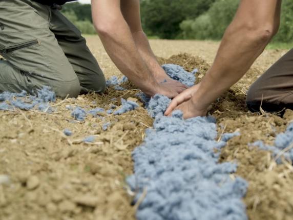 Come fanno i jeans a diventare compost per i pomodori? L’idea green di Candiani