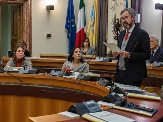 Ianeselli, in aula l'orgoglio del sindaco: «Non siamo i nemici delle auto»