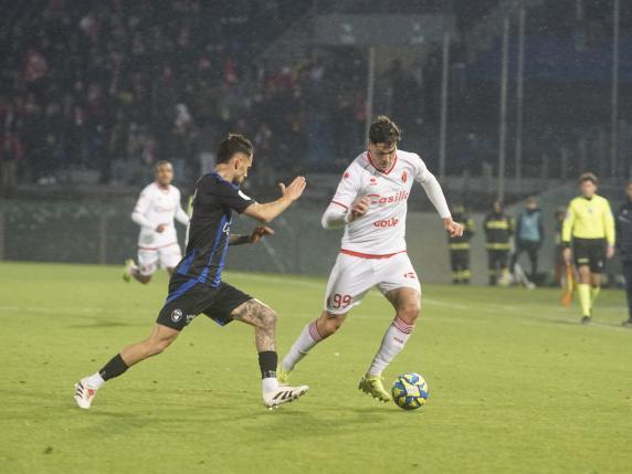 Il Bari frena nella corsa alla promozione in A, dopo una serie di 14 risultati positivi la squadra di Longo sconfitta 2-0 a Pisa