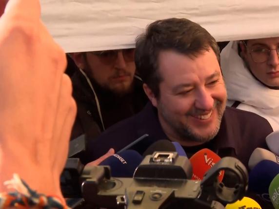 Salvini, il day after in piazza per festeggiare il verdetto: «Giustizia, subito la riforma»