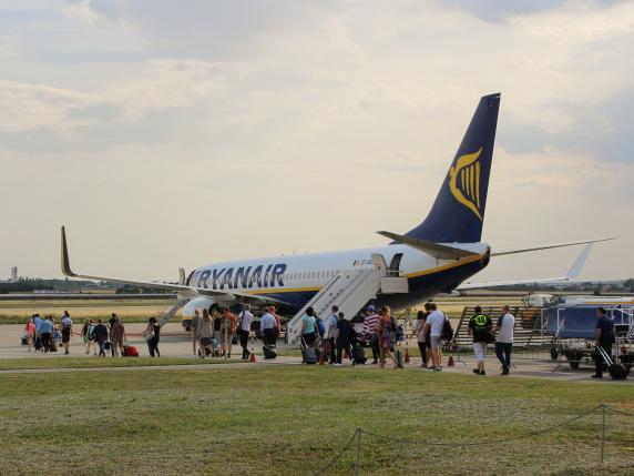 Ryanair, record di riempimento degli aerei nel 2024: 94% (contro la media mondiale dell’83%)