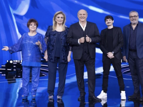 Io Canto Senior, le pagelle: Amendola e la «foto lapide» (voto 4), Zanicchi e Berti battibeccano (voto 7)