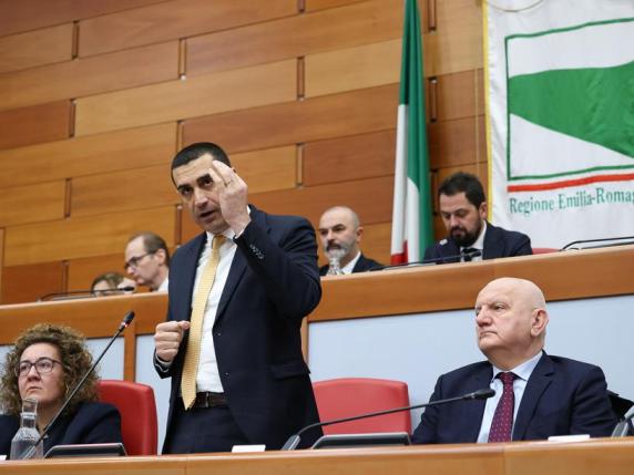 Regione, lo scatto del programma di de Pascale: «Legge bipartisan sulla natalità e patto con Salvini sulle opere»