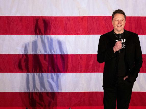 L'authority contro Elon Musk su Twitter. E lui gioca subito al perseguitato