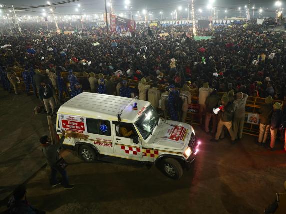 India, centinaia di feriti durante il grande festival Kumbh Mela