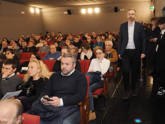 Alluvionati a Bologna, il secondo round di Lepore con i residenti di via Zoccoli: «Non basterà aggiustare in un punto»