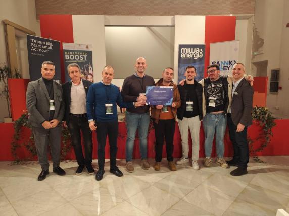 Hackathon Miwa, vince il progetto di tre giovani di Apice: contatore unico con sistema di monitoraggio in tempo reale dei consumi di ogni casa