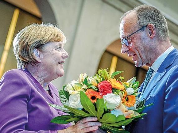 Angela Merkel contro Friedrich Merz per l'asse con l’AfD sui migranti