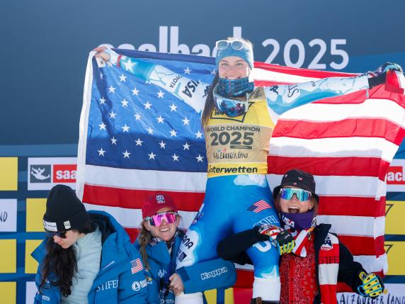 Breezy Johnson oro nella discesa ai Mondiali di Saalbach: chi è l'americana squalificata dall'antidoping per 14 mesi