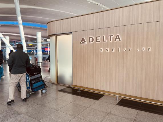 Dentro la lounge più esclusiva all’aeroporto di New York