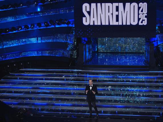 Sanremo 2025, la seconda serata in diretta