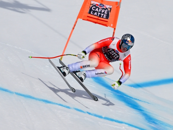 Von Allmen vince la libera di Crans Montana davanti al maestro Odermatt, tripletta svizzera. L'azzurro Schieder quinto